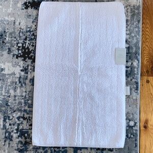 Casaluna White Textured Bath rug 21x34in